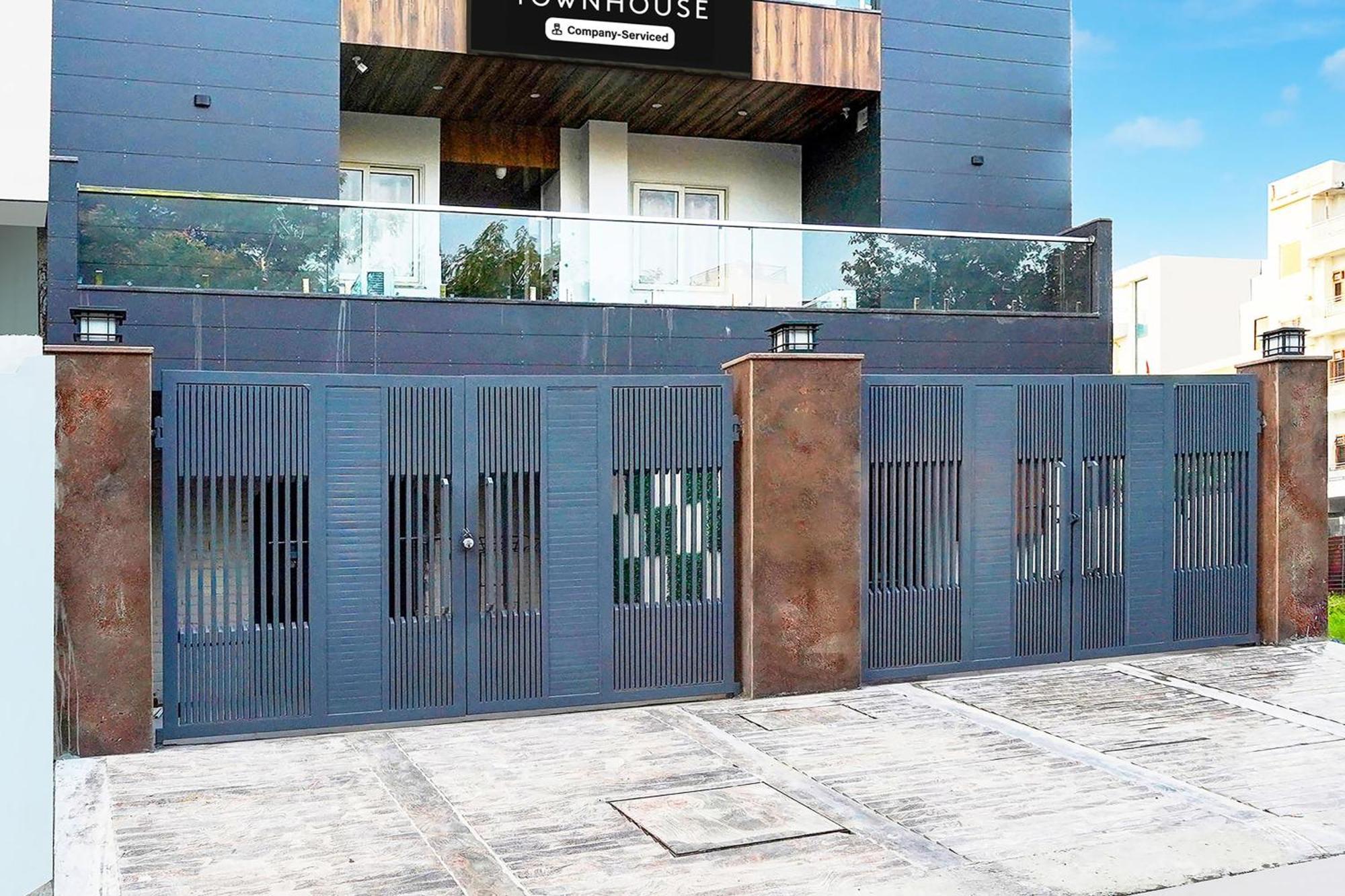 Super Townhouse Sector 104 Noida Hotel Exterior photo