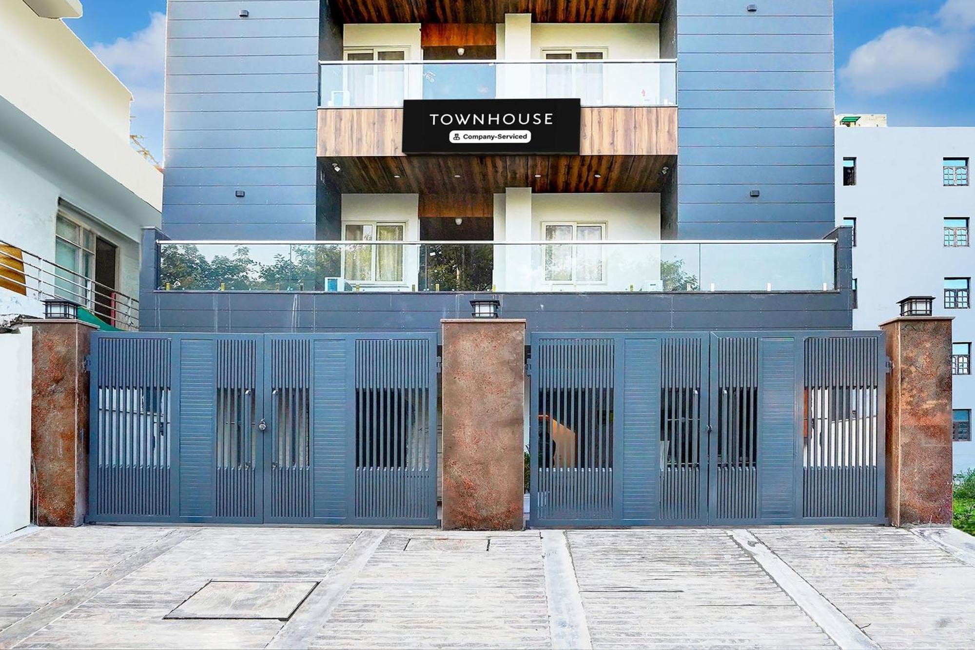 Super Townhouse Sector 104 Noida Hotel Exterior photo