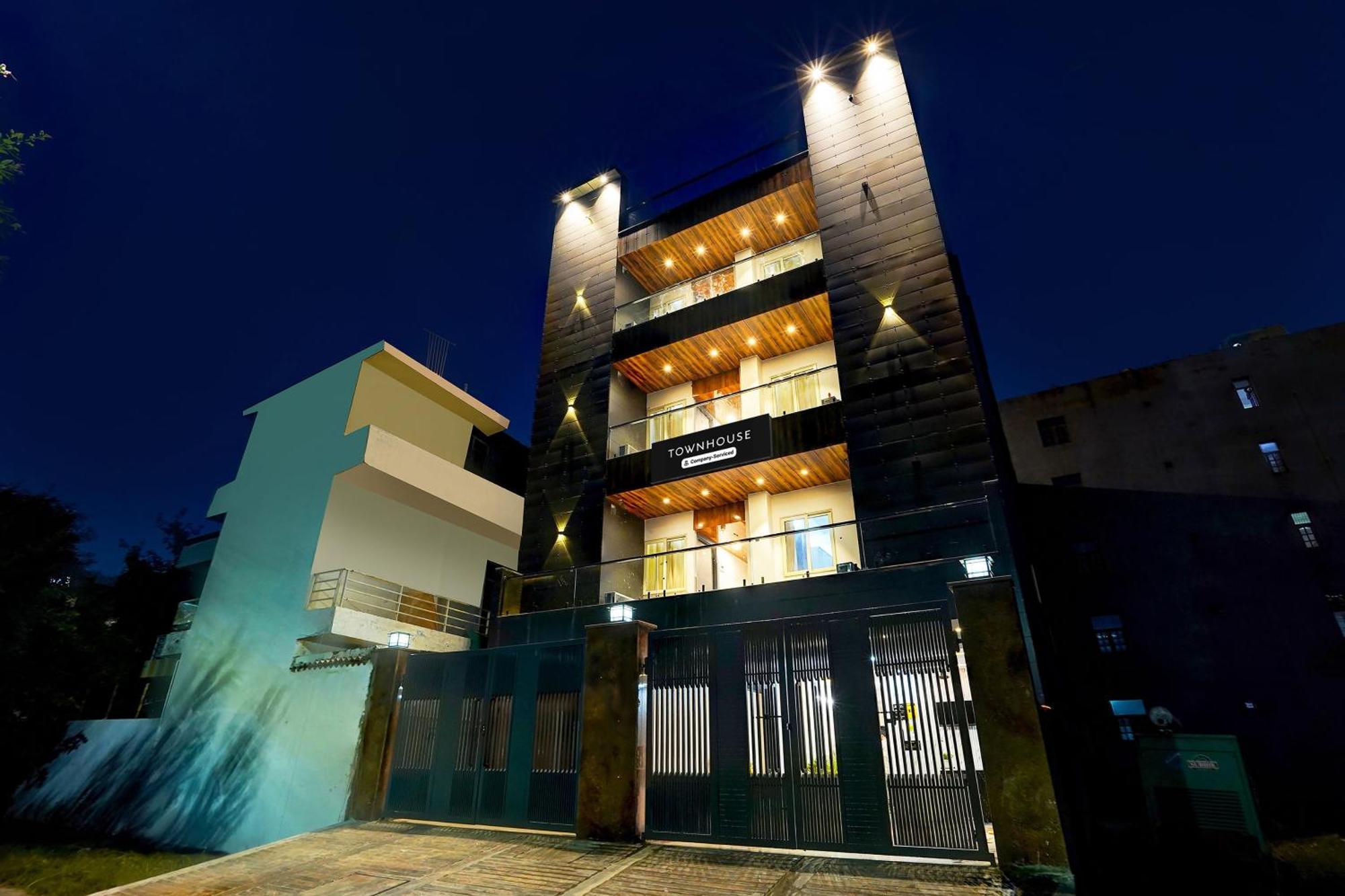 Super Townhouse Sector 104 Noida Hotel Exterior photo