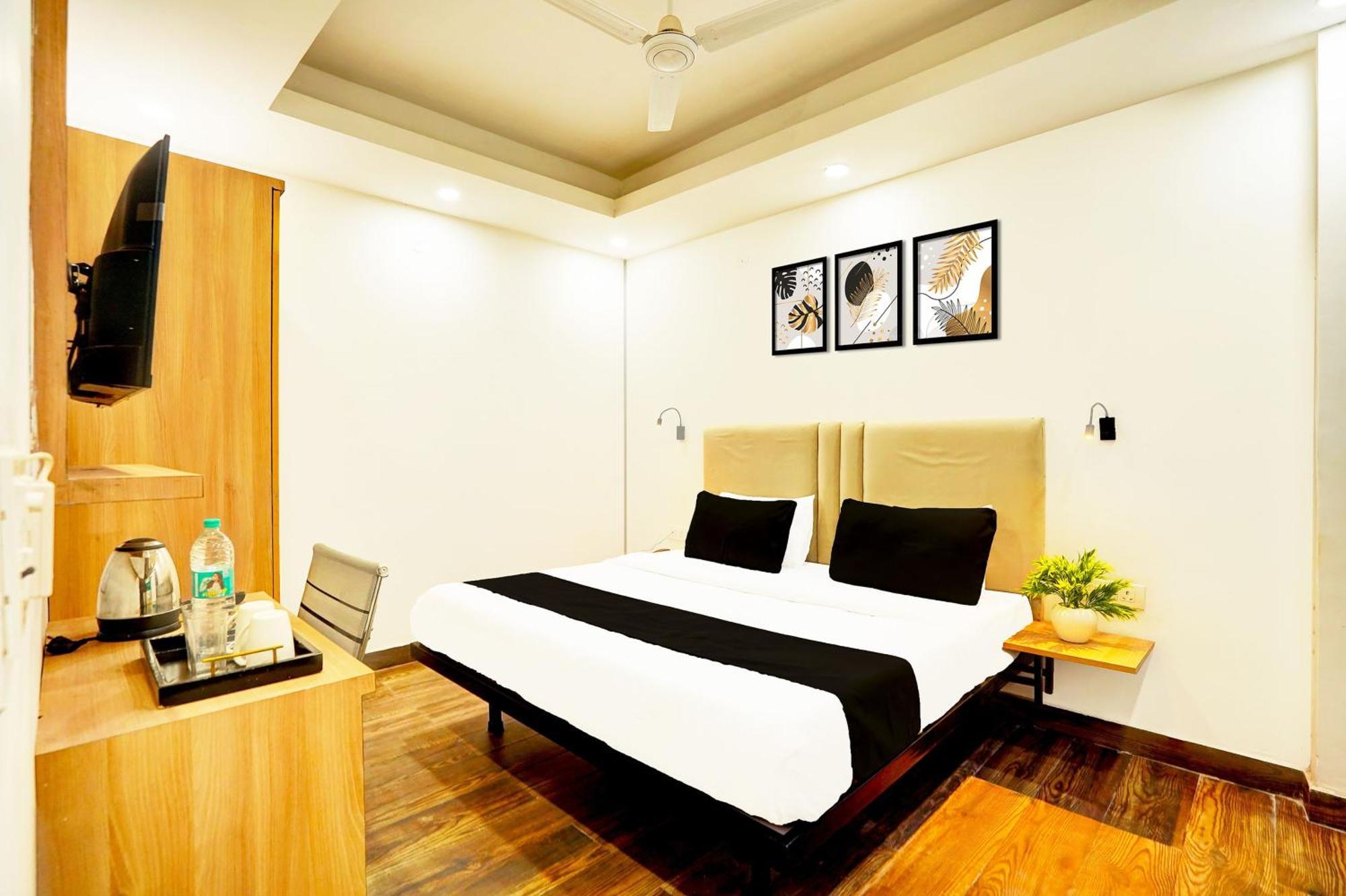 Super Townhouse Sector 104 Noida Hotel Exterior photo