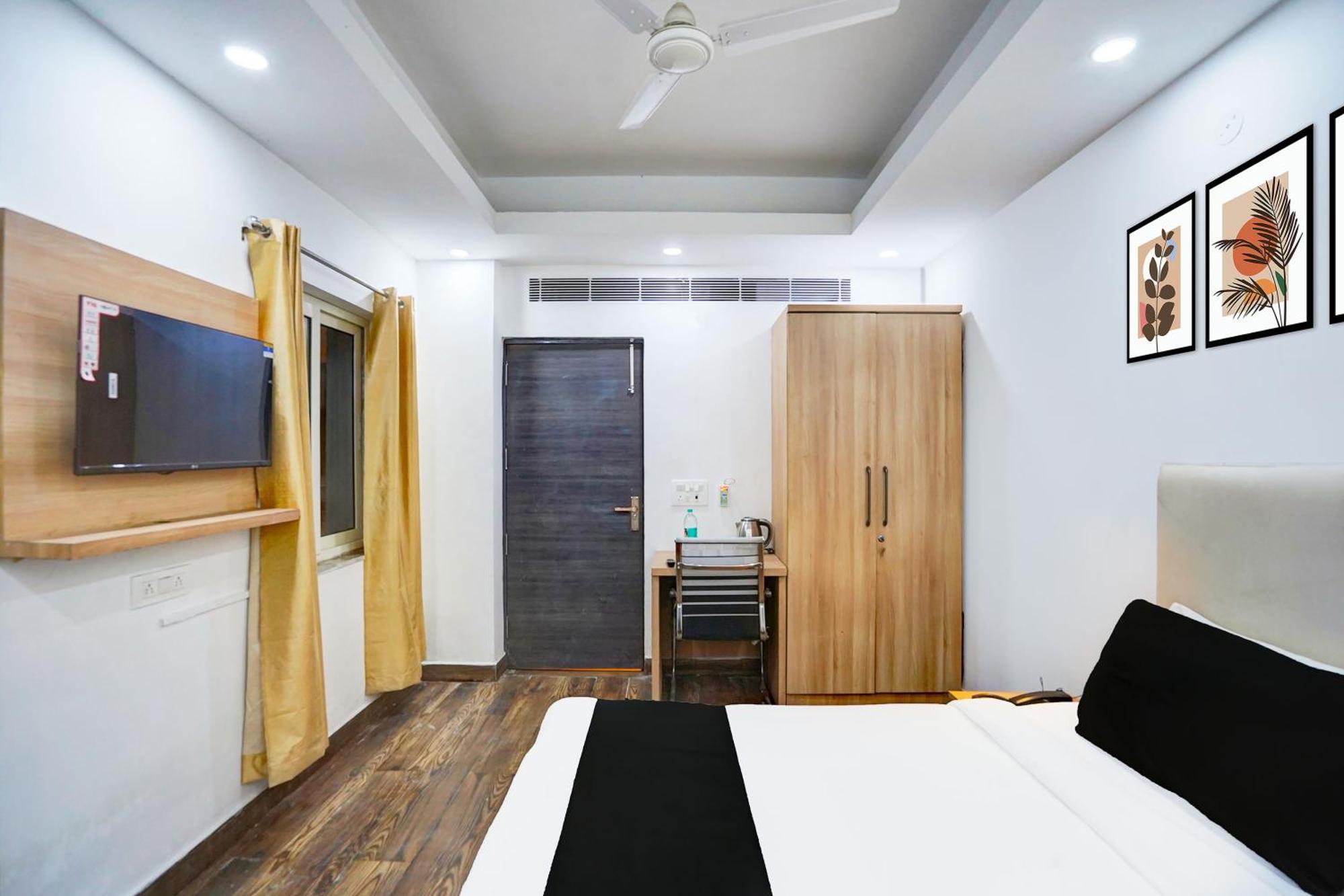 Super Townhouse Sector 104 Noida Hotel Exterior photo