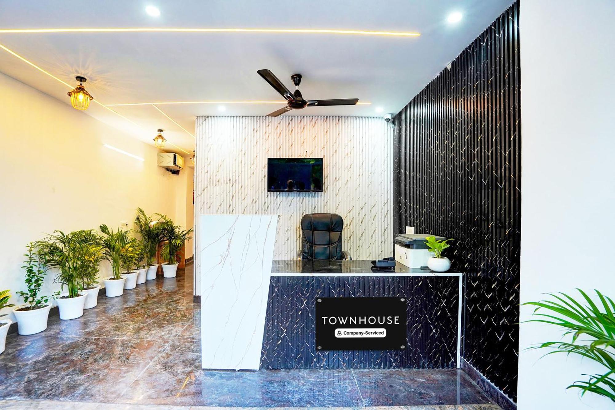 Super Townhouse Sector 104 Noida Hotel Exterior photo