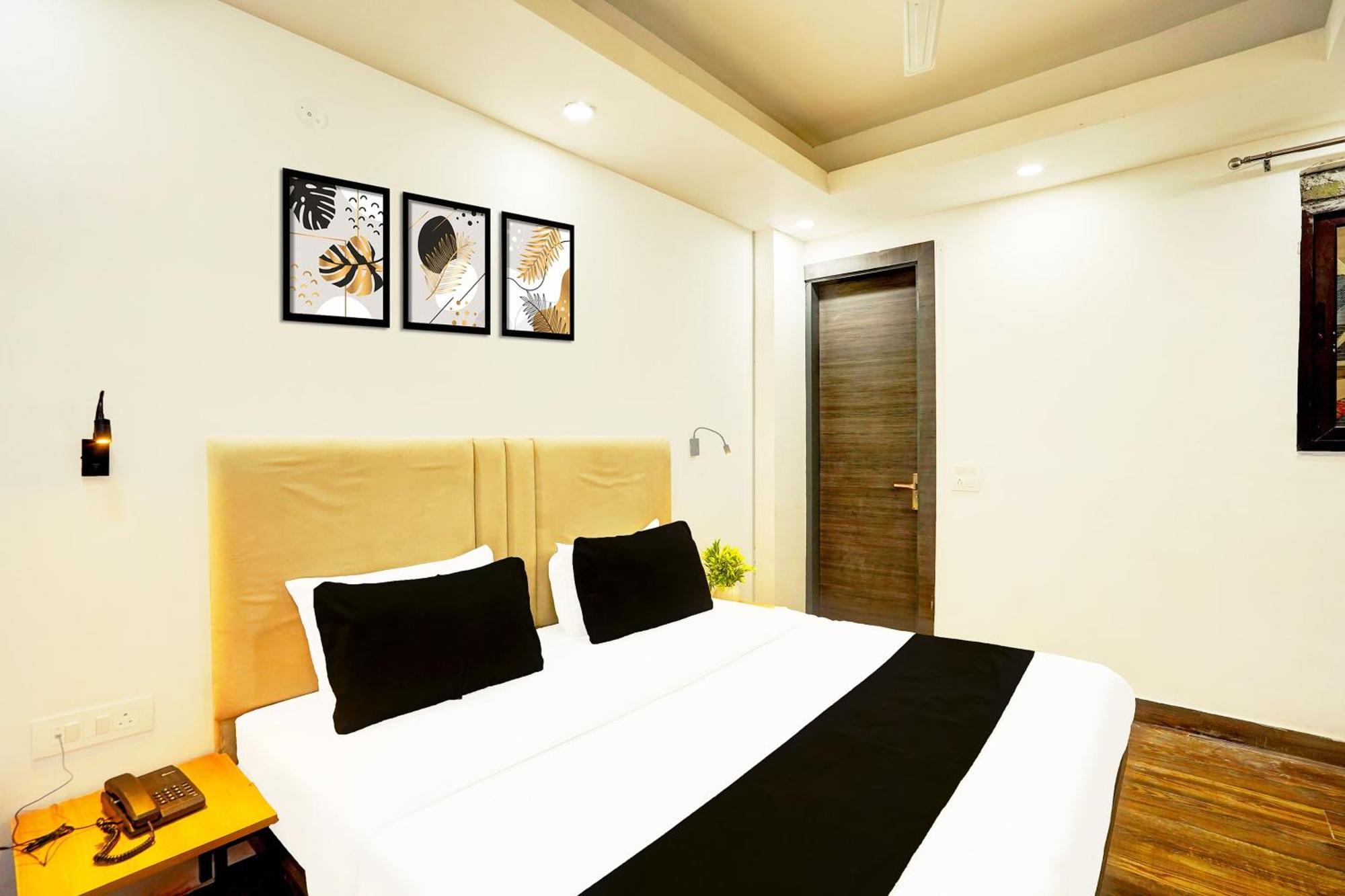 Super Townhouse Sector 104 Noida Hotel Exterior photo